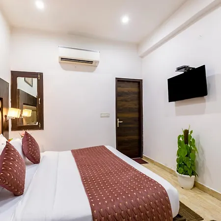 Hotel Apple Tree By Hotel Kiara - Near Mahipalpur Market-2
